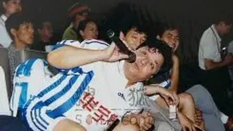 孙颖莎战胜王曼昱 再夺世乒赛女子单打冠军